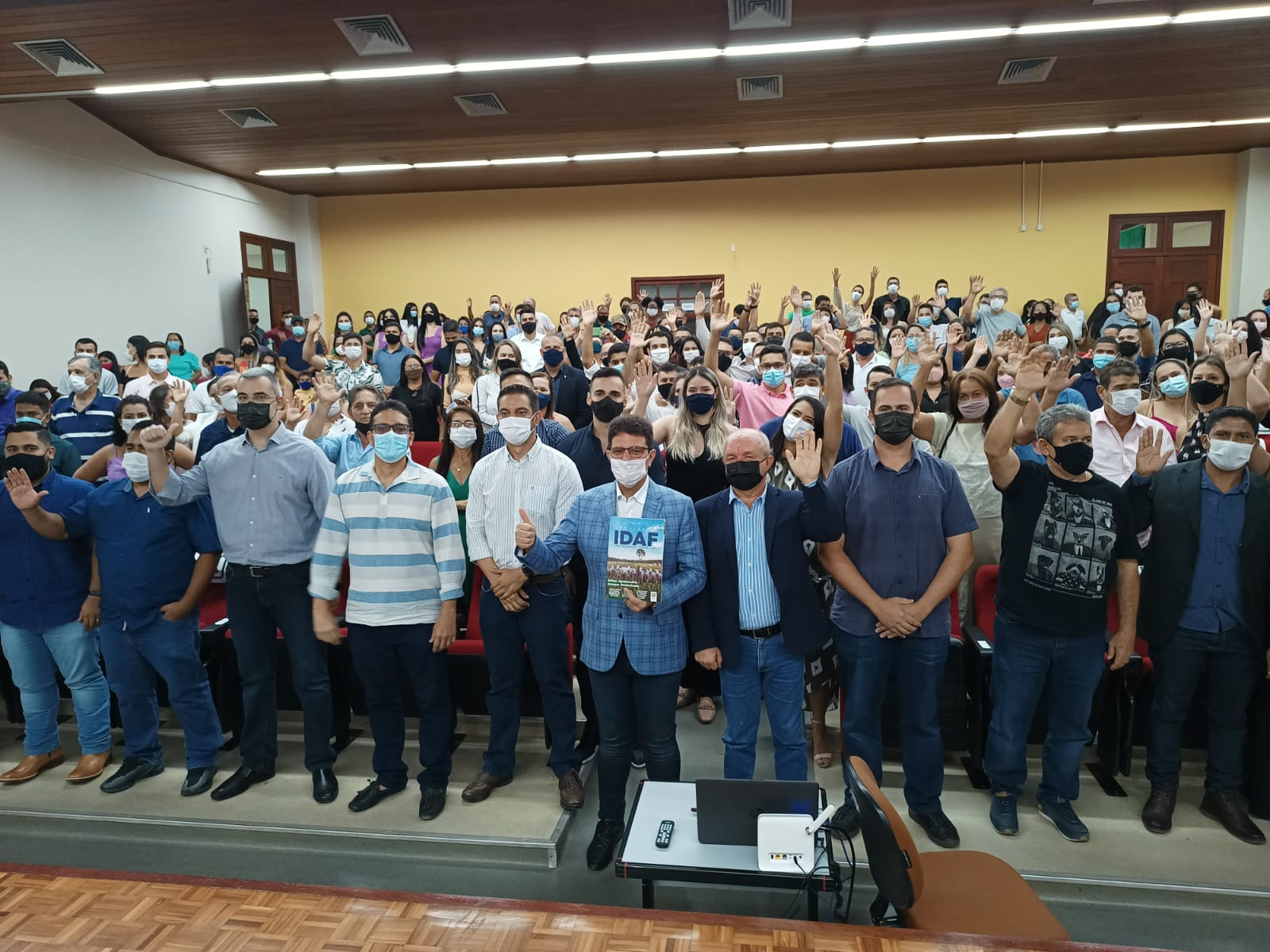 Gladson empossa novos servidores do Idaf